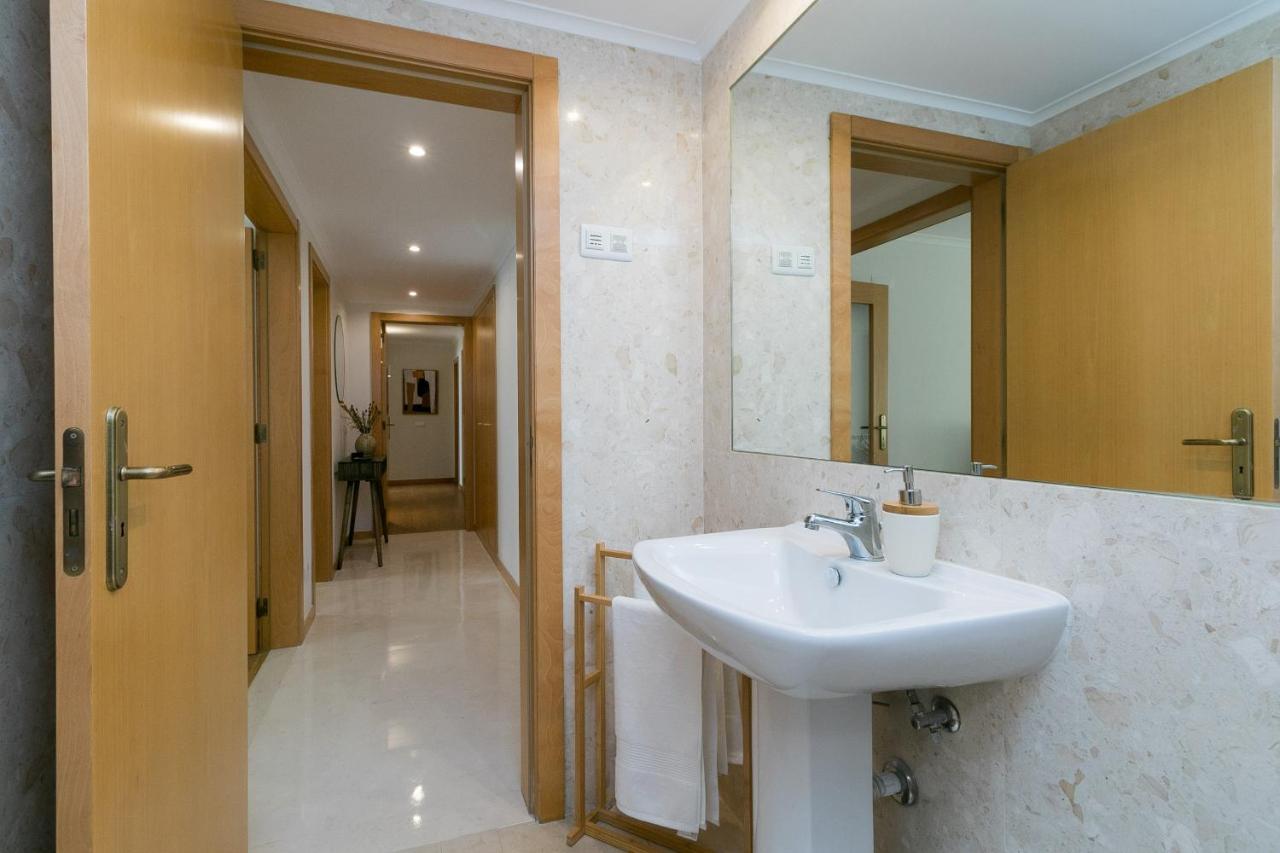 Апартаменти Premium Flat In Upscale Area, Balcony, Parking Лісабон Екстер'єр фото